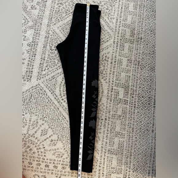 Yummie Black Leggings With Floral Detail - Picture 6 of 8